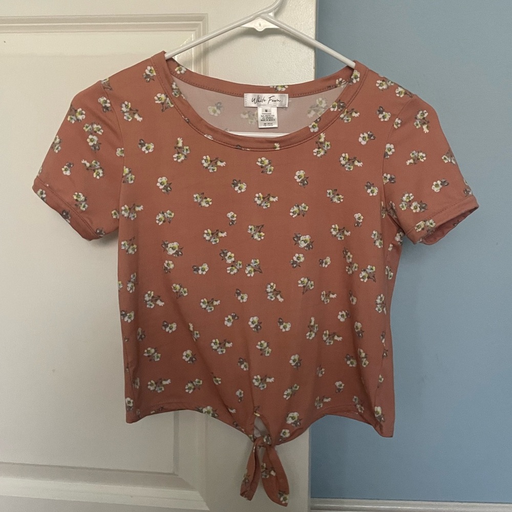 Girls tan t-shirt.
